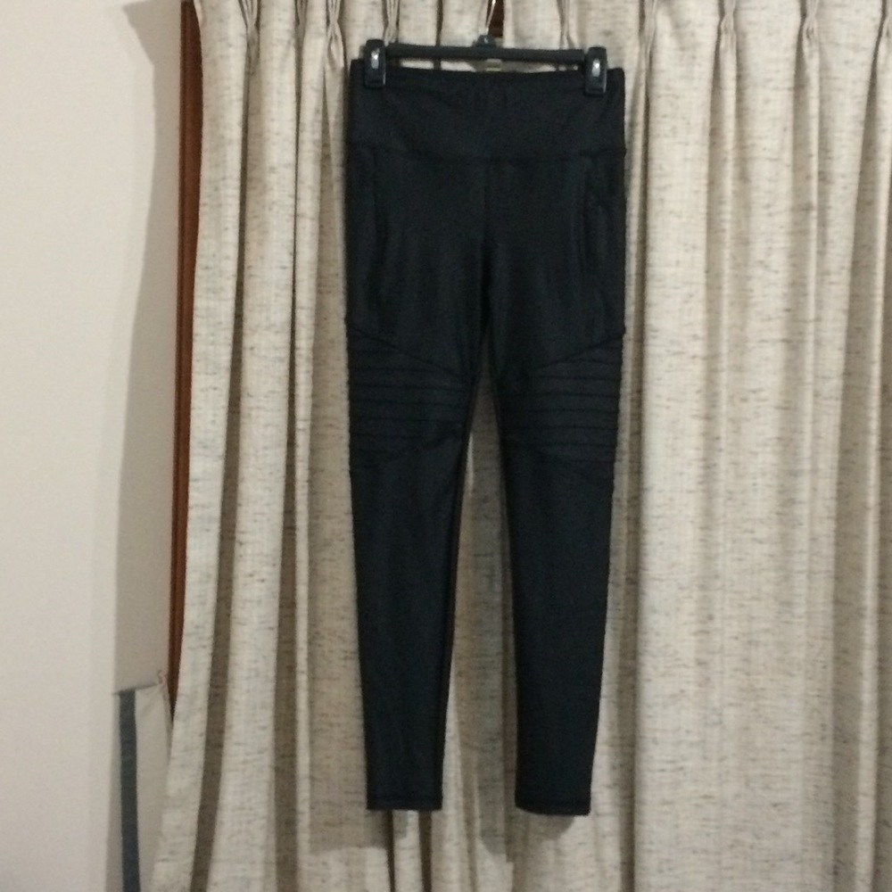 Mono B High Waisted Foil Side Pocket Leggings - Medium